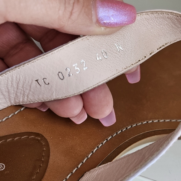 Louis Vuitton Sunny Pastel Flat Thong Sandal - Picture 8 of 9